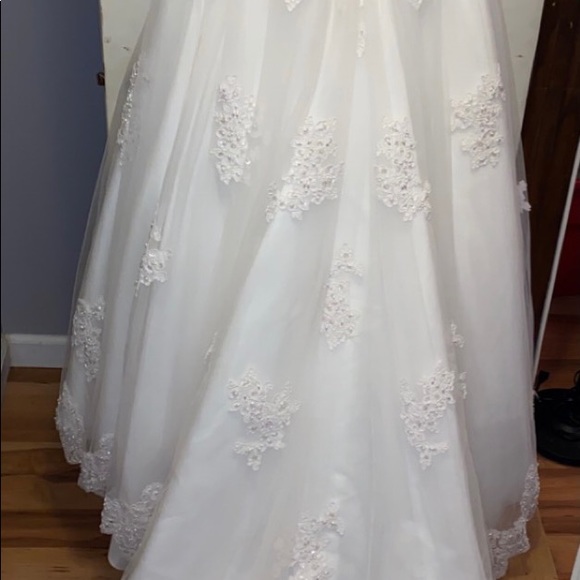 Wedding Dress - Picture 15 of 16